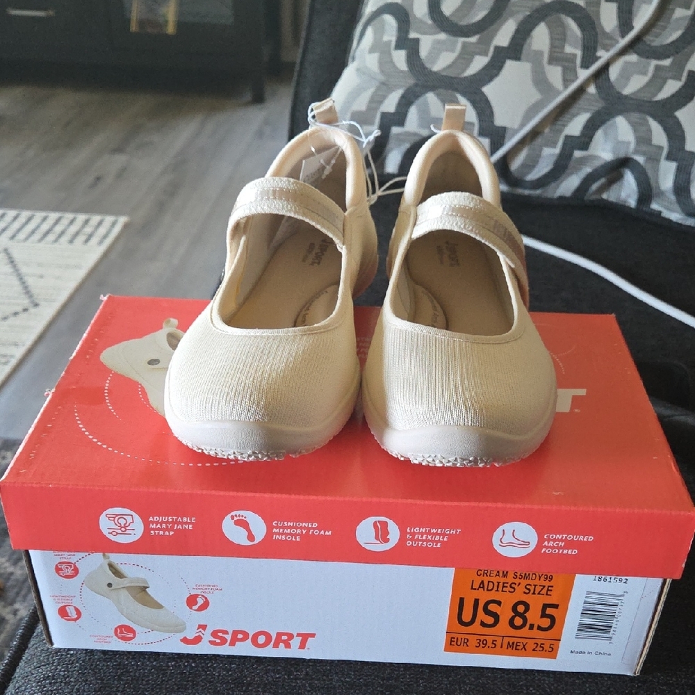 JSport Women's Cream Sneakers